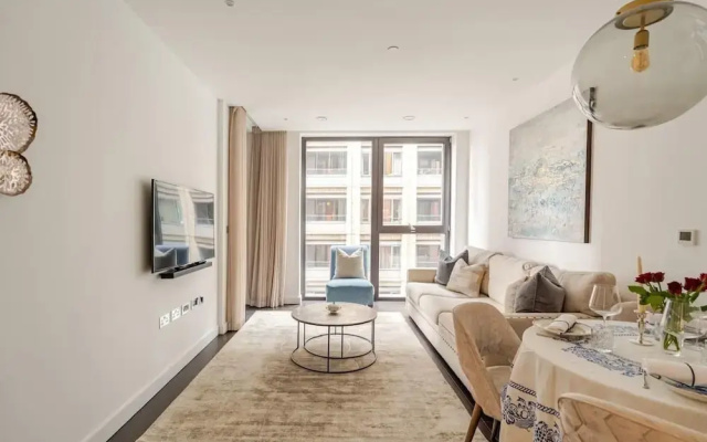 Luxury Riverfront Retreat in London