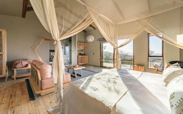 Rhino Ridge Safari Lodge