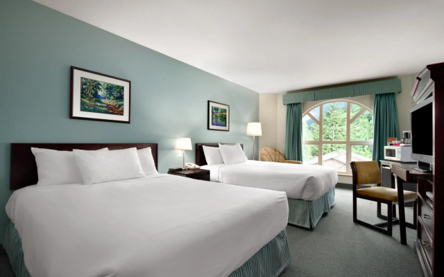 Harrison Lake Hotel