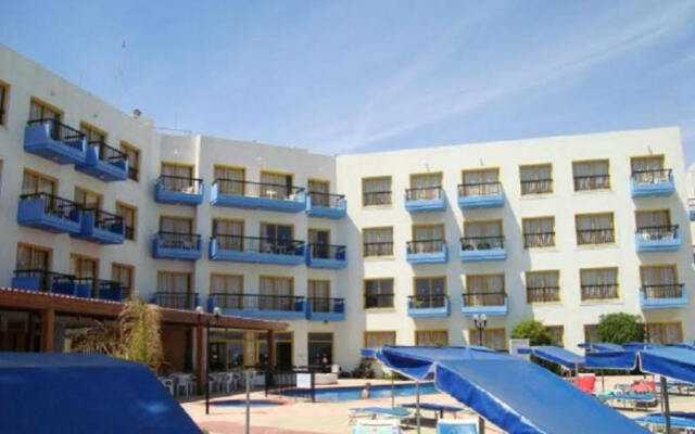 Отель Evalena Beach Hotel Кипр, Протарас - отзывы, цены и фото номеров - забронировать отель Evalena Beach Hotel онлайн бассейн
