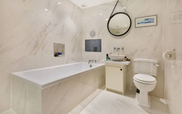 Stunning 4 Bedroom House in West London