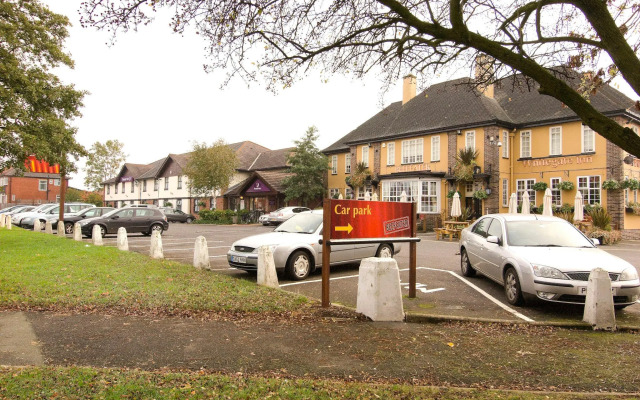Premier Inn Oldham - Broadway