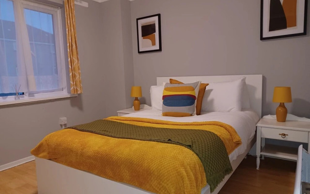 MALTING-GREEN DOOR-One Bedroom Apartment
