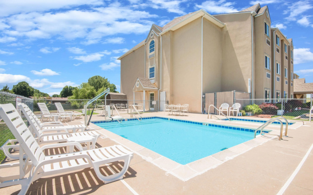Microtel Inn & Suites by Wyndham Claremore