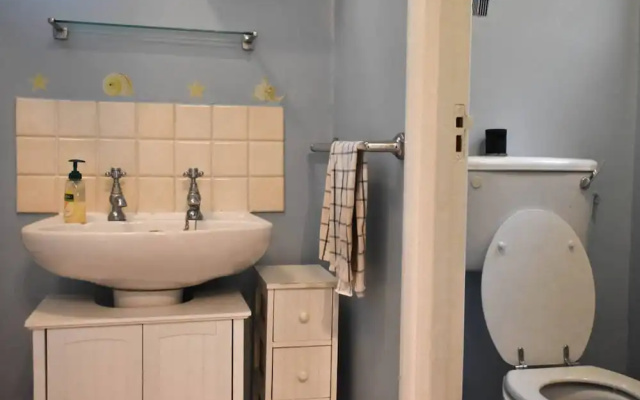 Bright and Spacious 1 Bedroom Apartment