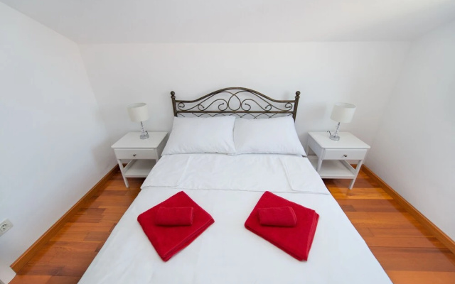 Apartments Zrinka