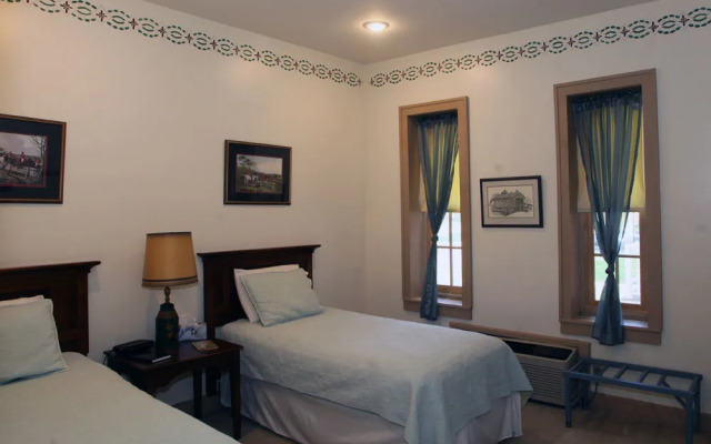 Oak Valley Inn & Suites
