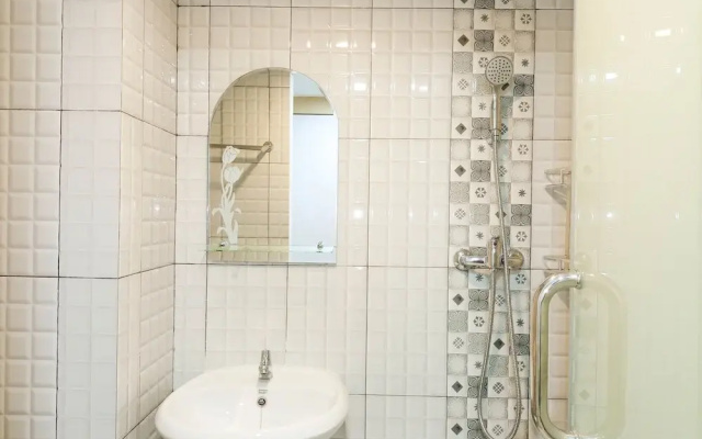 Tranquil And Comfort Studio At De Prima Apartment