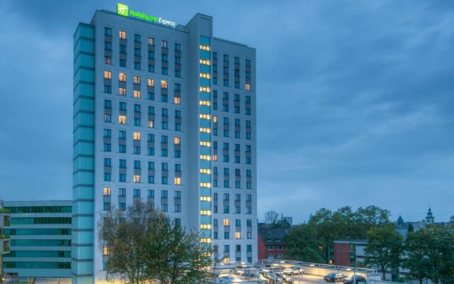 Отель Holiday Inn Express Cologne - City Centre Кёльн вид на фасад