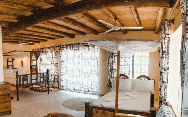 Bahari Beach Hostel