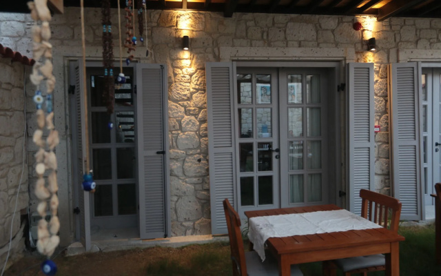 Alacati Cona Otel