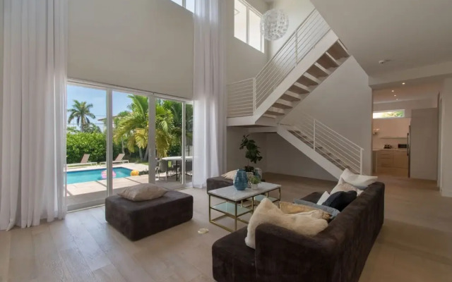 Luxurious Beach Retreat w/ Heated Pool&basketball