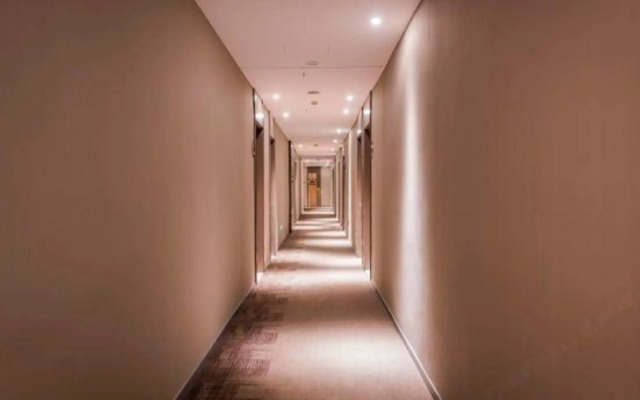 Homeinn (Nanchang Tengwang Pavilion, Yangming Park Metro Station)
