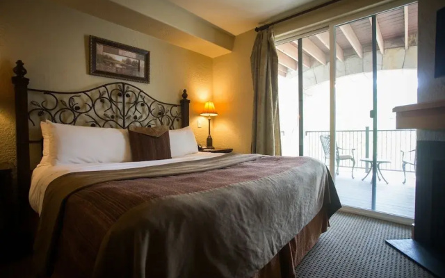 Enormous Condo with Stunning Mountain Views by RedAwning - Save 20% on 7+ Nights!