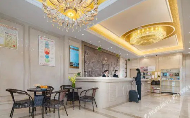 Vienna Hotel (Guiyang Olympic Sports Center China Resources Wanxianghui Branch)