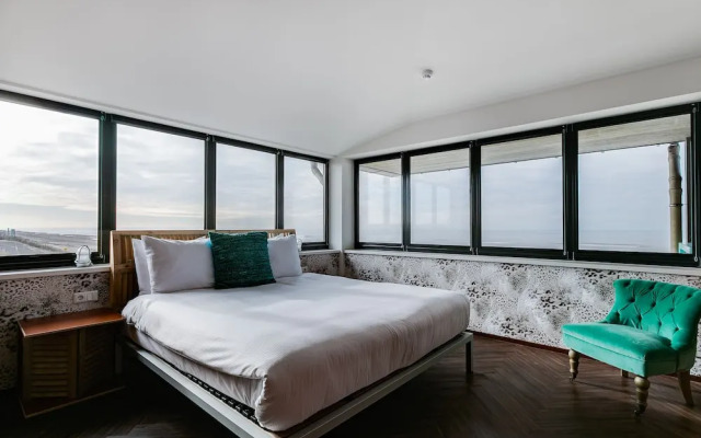 Beachhouse Hotel