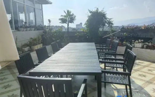 Yayue Hotel (Yingjiang Yinghu Park)