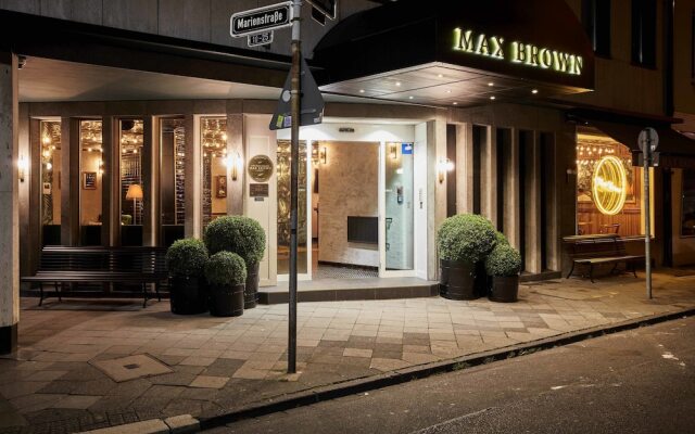 Отель Max Brown Midtown Германия, Дюссельдорф - 1 отзыв об отеле, цены и фото номеров - забронировать отель Max Brown Midtown онлайн вид на фасад