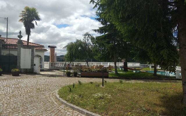 Отель Casa da Real Companhia Ламего вид на фасад