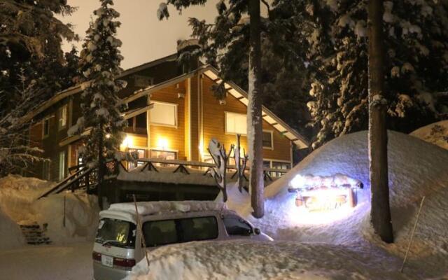 Отель B&B Santana Hakuba Хакуба вид на фасад