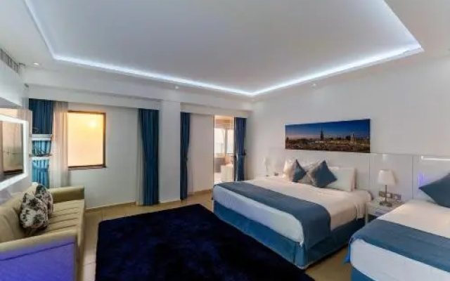 Jbr penthouse with terrace pool