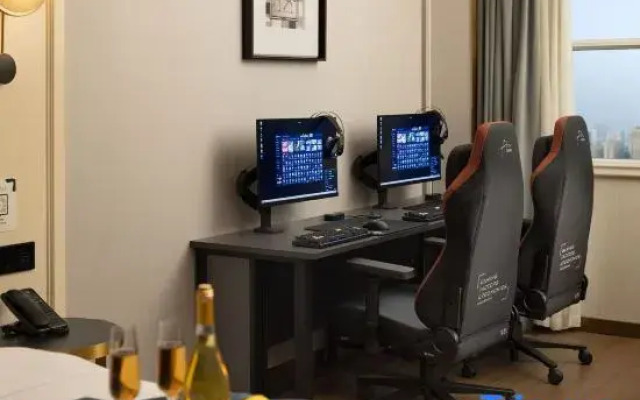 Huanyang E-Sports Hotel (Miluo Tiyu Lane)