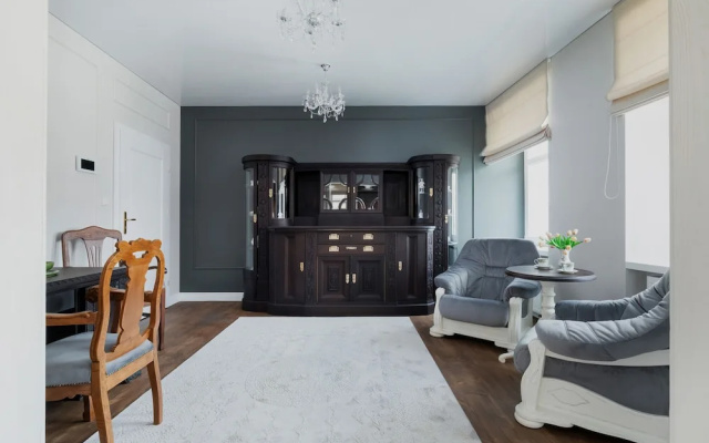 Kosciuszki Square Apartment by Renters