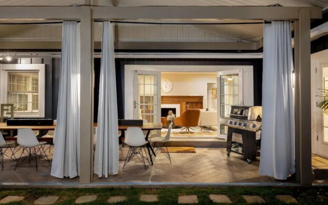 Hidden Valley Pl - 90210 Villa With Canyon Views and a Large Private Backyard