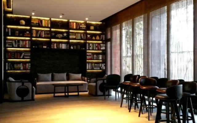 Chongming Dongtan Yue Hotel (Chenjia Town Dongtan Business Plaza)