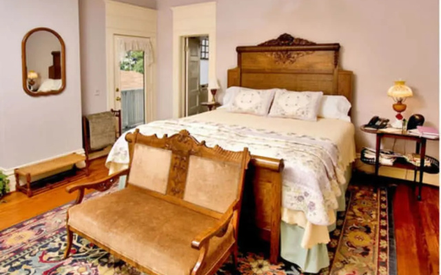 Corinthian Bed  Breakfast