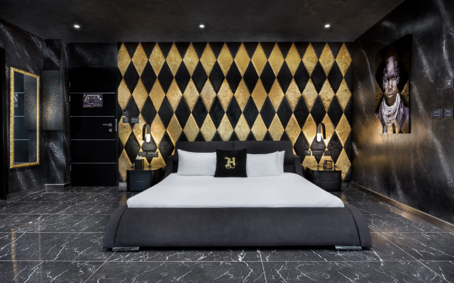 H Hotel