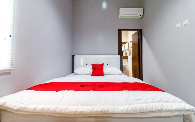 RedDoorz near Kebon Jeruk Jakarta