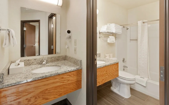 EverSpring Inn & Suites Hill City