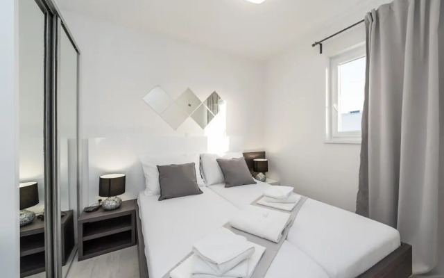 Apartments & Rooms Pool Villas Maris