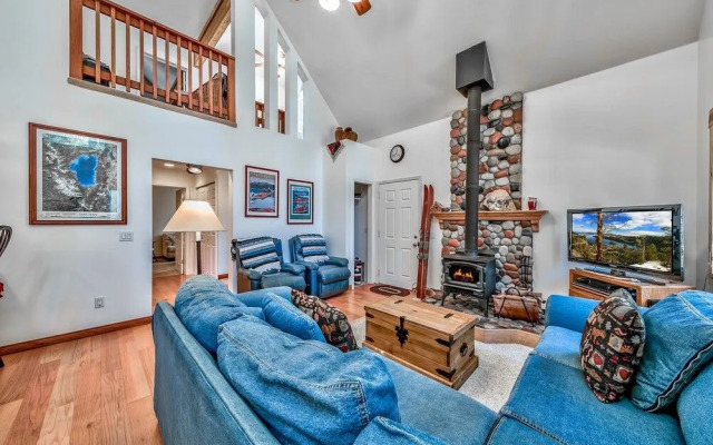 2716HM Hank Monk - 2 Br Chalet