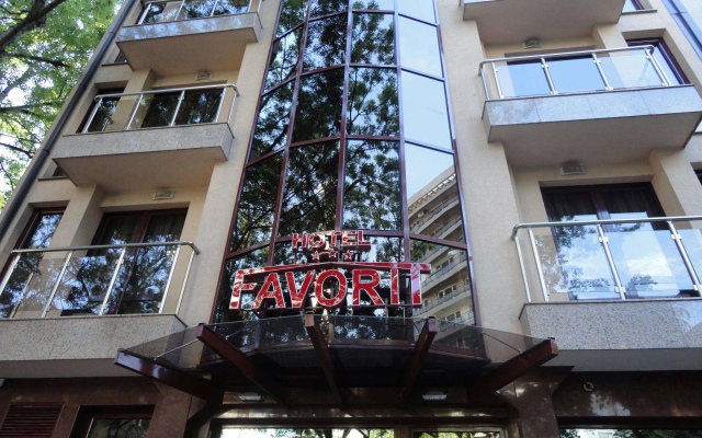 Favorit Hotel вид на фасад