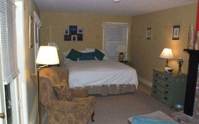 Laylas Riverside Lodge