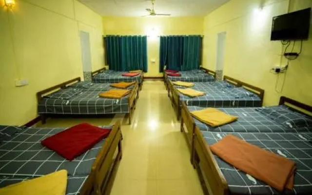 STAYMAKER River Wood Residency