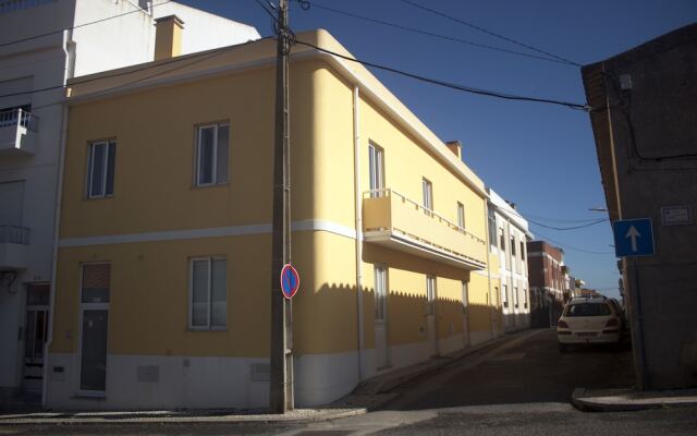 Отель Friendly Peniche Apartment Португалия, Пениче - отзывы, цены и фото номеров - забронировать отель Friendly Peniche Apartment онлайн вид на фасад