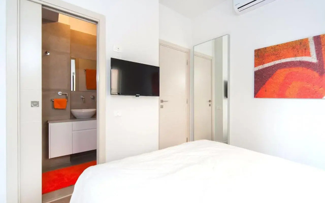 2 Bedroom Frishman Beach