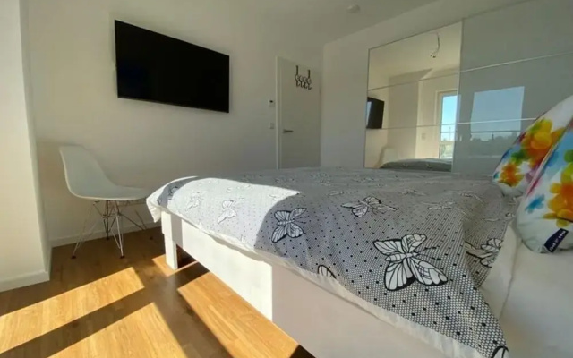 "penthouse Apartment on the Water"