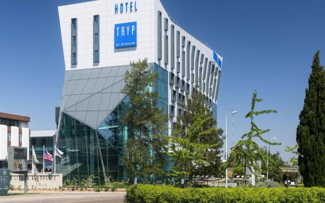 TRYP Lisboa Aeroporto Hotel вид на фасад