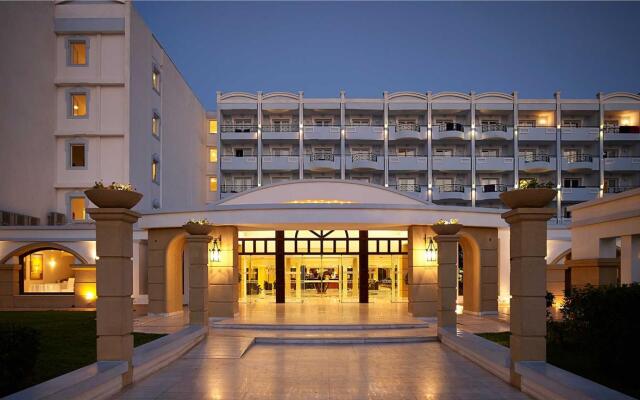 Mitsis Grand Hotel Rhodes вид на фасад