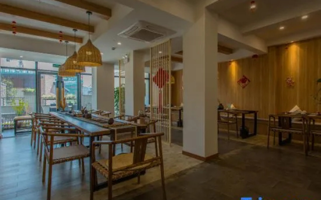 Yin Theme Hot Spring Villa Inn