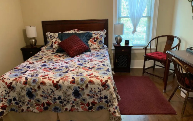 Nap N Nosh Bed and Breakfast