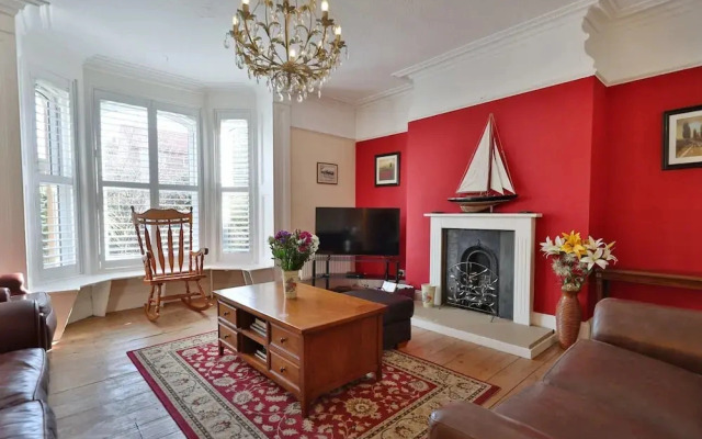 5 Bedroom Holiday Home in Whitby, No Deposit