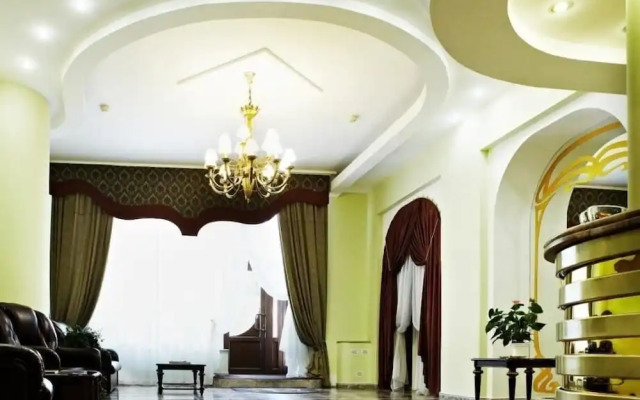 Astoria Lux