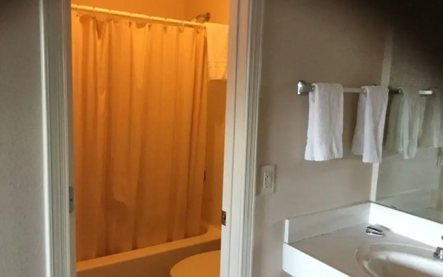 Americana Inn