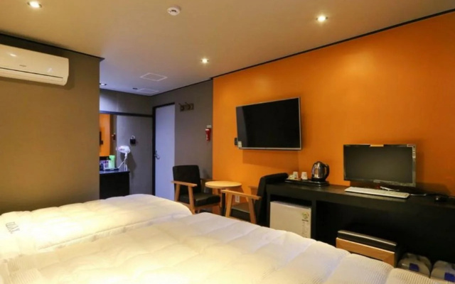 Foxy Hotel