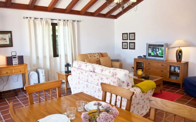 Spacious Villa in San Bartolomé With Swimming Pool